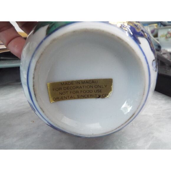 Vintage Floral Hand Painted Porcelain Small Ginger Jar Macau 4.5" - Picture 7 of 8